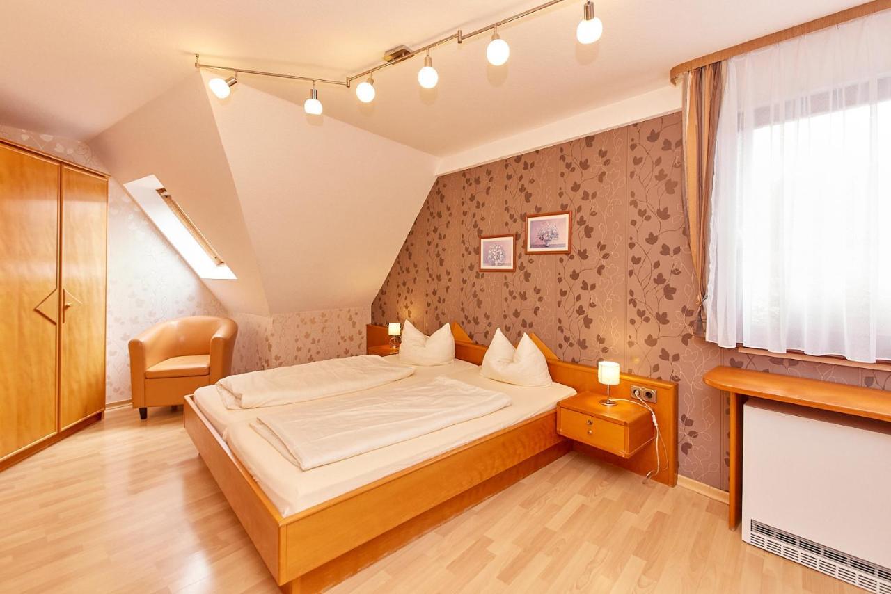 Hotel-Restaurant Ehses Цельтинген-Рахтиг Экстерьер фото